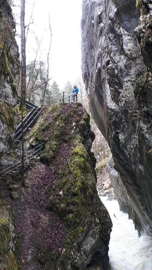 Halte Au Pied Du Creux Du Van Travers Exterior foto