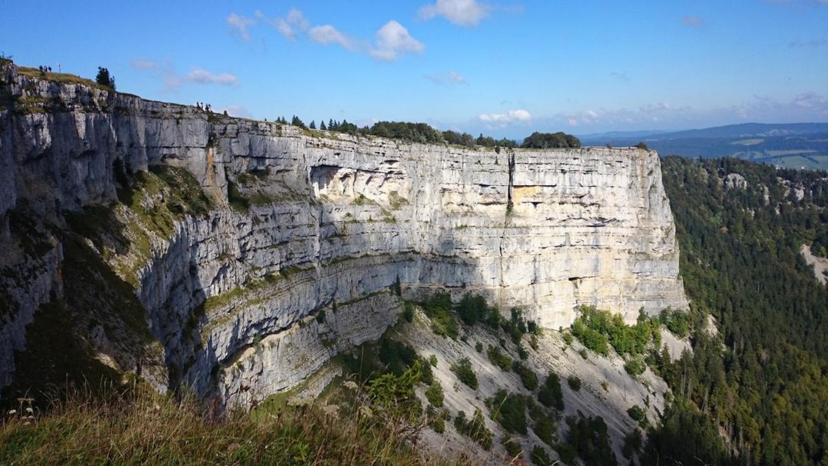 Halte Au Pied Du Creux Du Van Travers Exterior foto